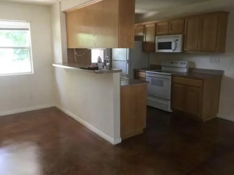 2203 Ridgeview — Photo 1