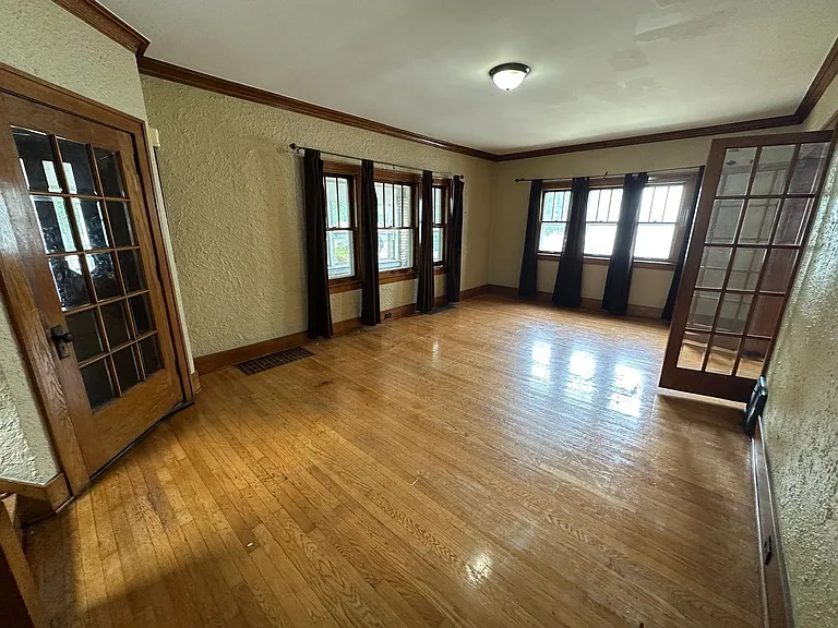 915 Veto St NW — Photo 2