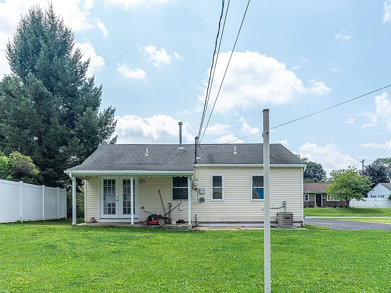 1411 E Congress St — Photo 7
