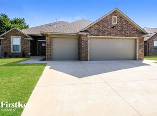 1621 Post Oak Ln, Moore, OK 73160