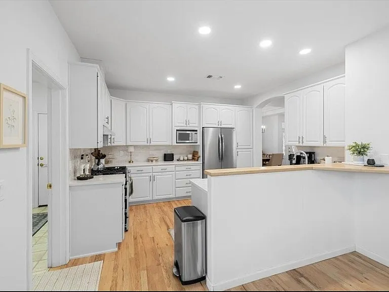 747 Eastridge Dr — Photo 9