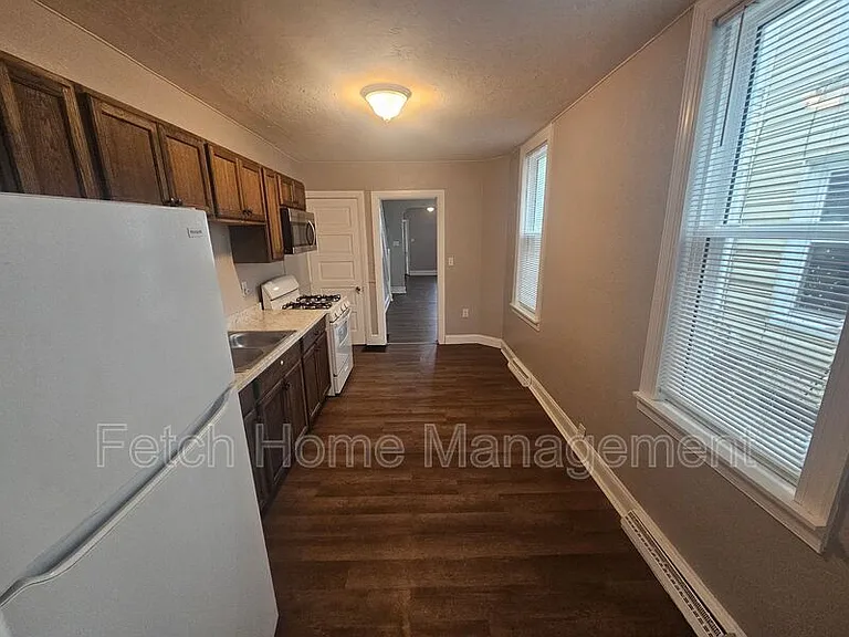 826 Wallace St — Photo 6