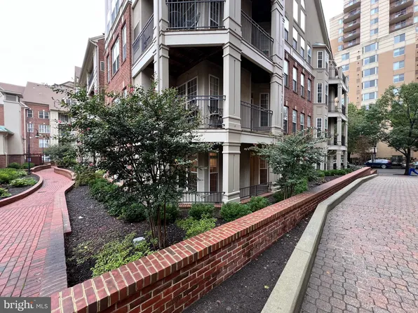 1320 N Wayne St APT 106, Arlington, VA 22201