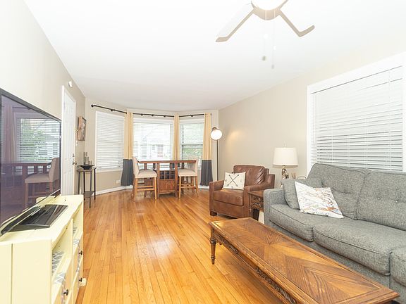 3rd image of 2053 W Cuyler Ave
