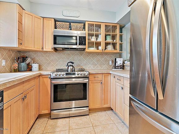 5th image of 404 Villa Del Mar Dr Unit J-3