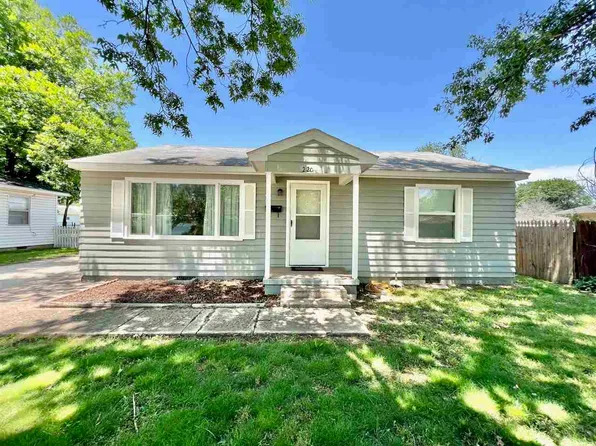220 Stevens Ave, Blackwell, OK 74631