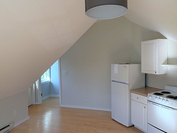 3rd image of 3 Maplewood Ave #B