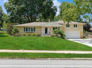 2636 Jersey Ridge Rd, Davenport, IA 52803