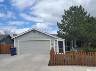 1042 Rosehips Ln, Fernley, NV 89408