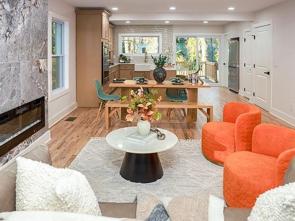 4th image of 2566 Creekwood Ter