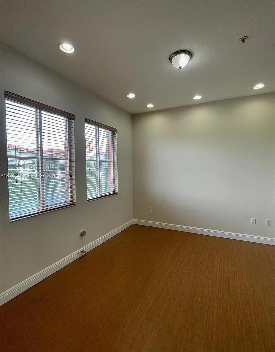 Villa Alhambra Condo — Photo 3