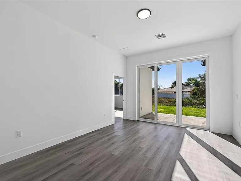 511 Sweetwater Dr — Photo 25