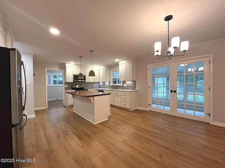 440 E Massachusetts Ave — Photo 9