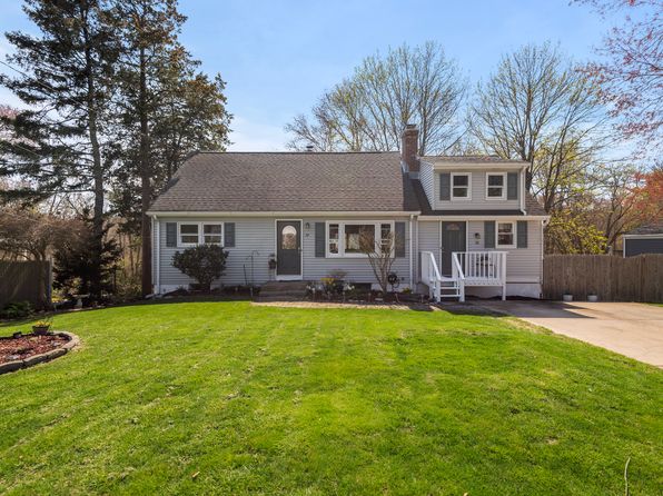 30 Pond Dr, North Stonington, CT 06359