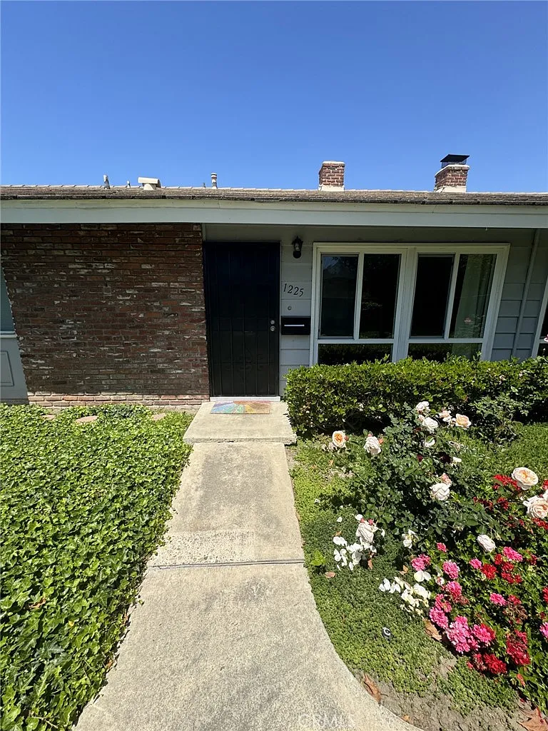 2 bed, 1152 sqft, $3,400 — Photo 3