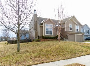 19485 W 207th Pl, Spring Hill, KS 66083