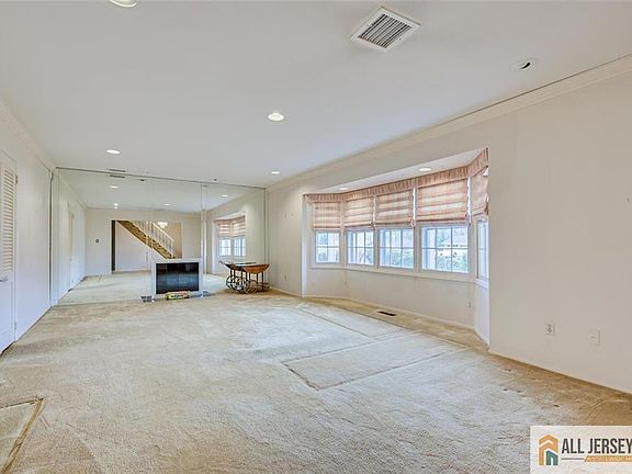 2nd image of 12 Lakeridge Dr