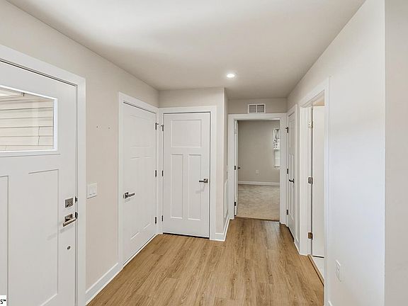 3rd image of 18 Timberwild Dr