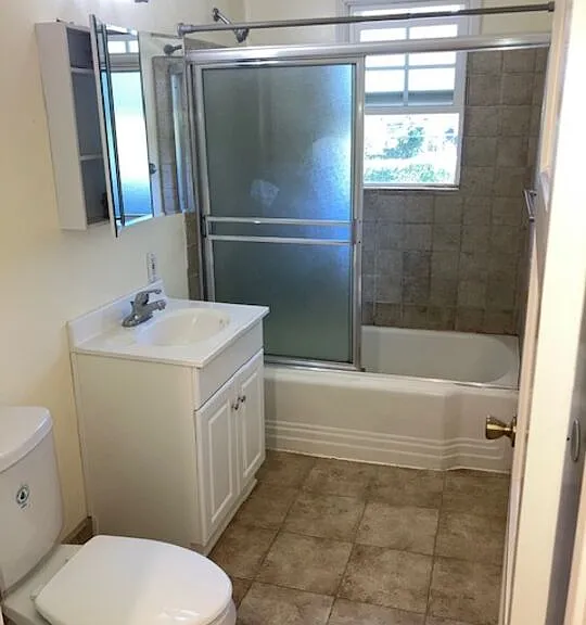 401 N Van Ness Ave #3 — Photo 5