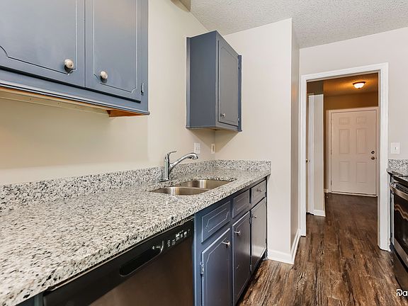 3rd image of 104 Two Hitch Rd