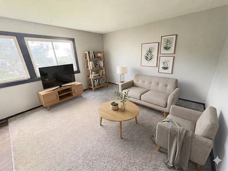746 Russell Rd — Photo 1