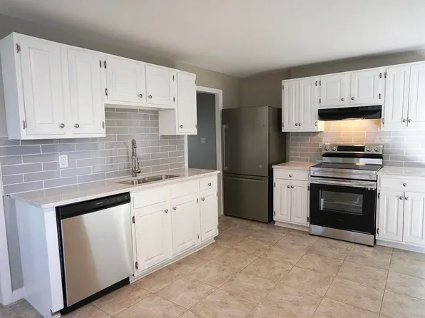 520 Beech St #1L, Manchester, NH 03104