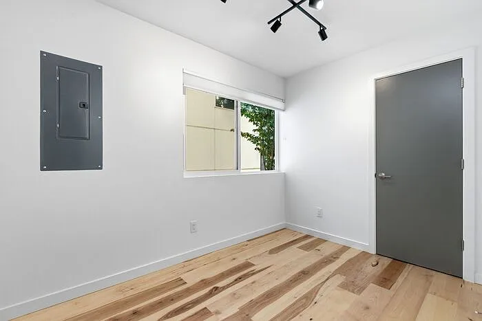 7331 Fauntleroy Way SW — Photo 14