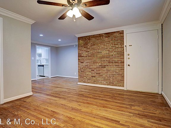 4th image of 2647 Greenbriar St #2