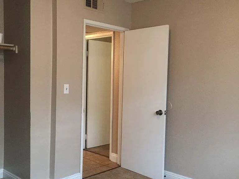 2416 Clifford Ave — Photo 8