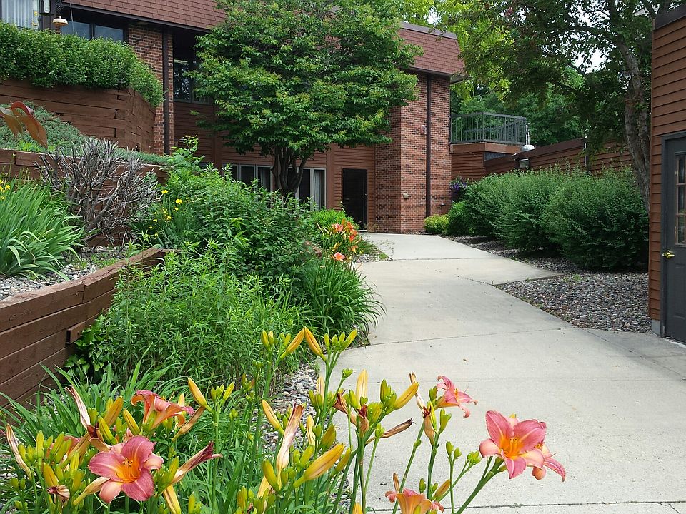 1st image of 909 Luther Pl APT 105