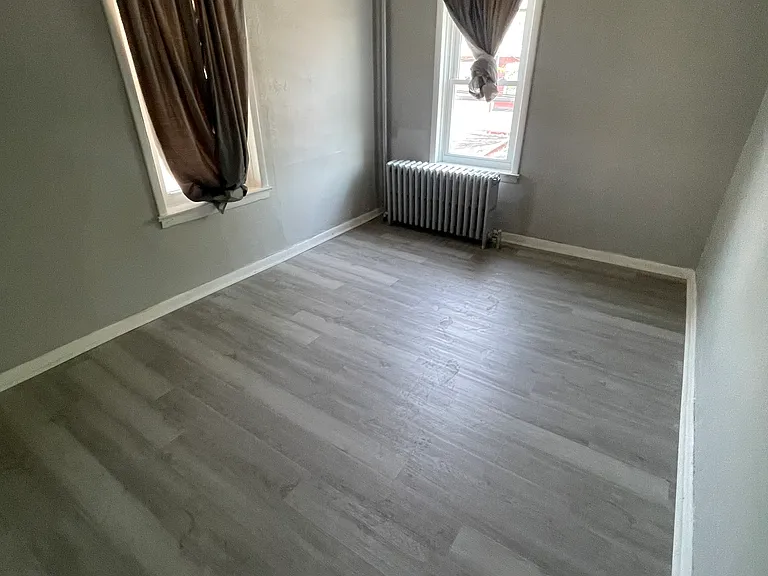 513 W Green St — Photo 6