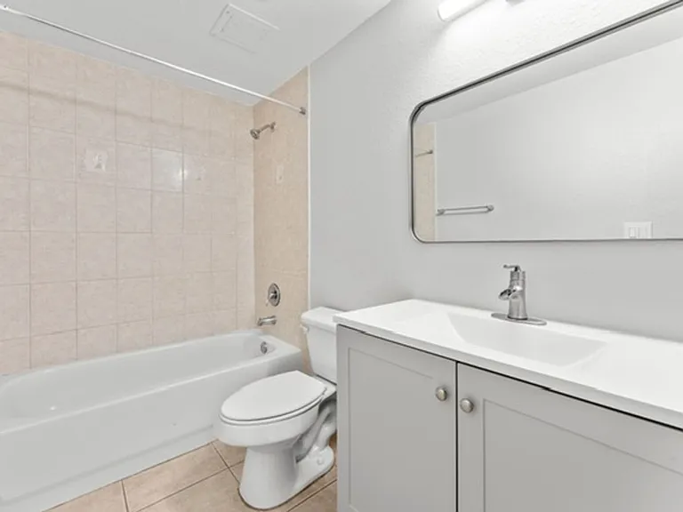 100 Browning Ave — Photo 7