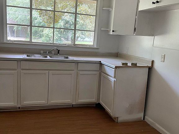2nd image of 220 Wildwood Ter