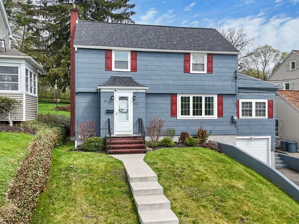 2727 Hall St, Endwell, NY 13760