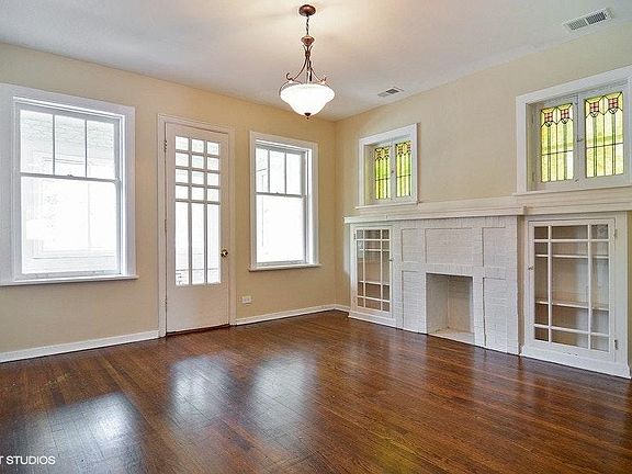 2nd image of 2655 W Leland Ave #1