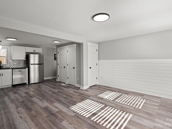 3rd image of 405 Dover Dr