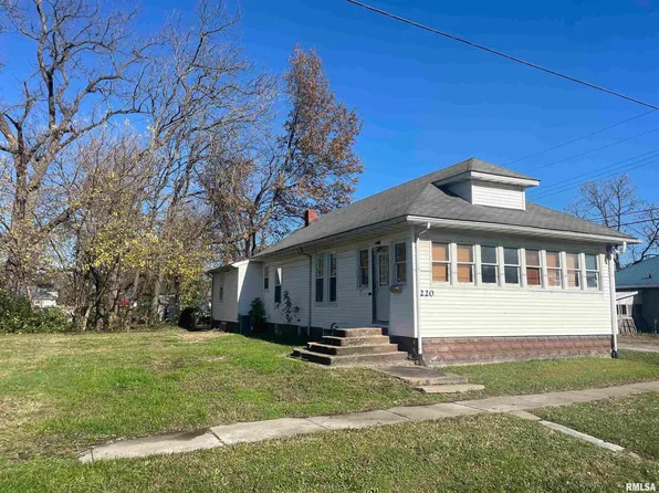 220 Johnson St, Centralia, IL 62801