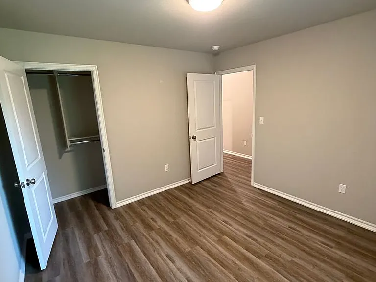 208 S Edith St #B — Photo 13