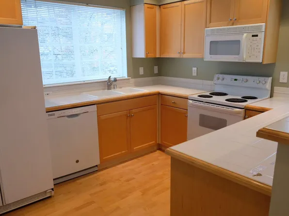 2090 132nd Ave SE APT 902, Bellevue, WA 98005