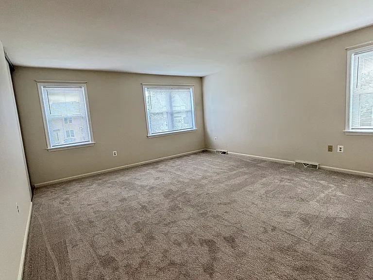 260 Jan Dr — Photo 6