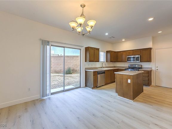 4th image of 138 Tilbury Ave