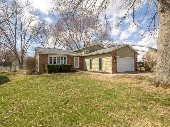 8416 Lorraine Dr, Strongsville, OH 44149