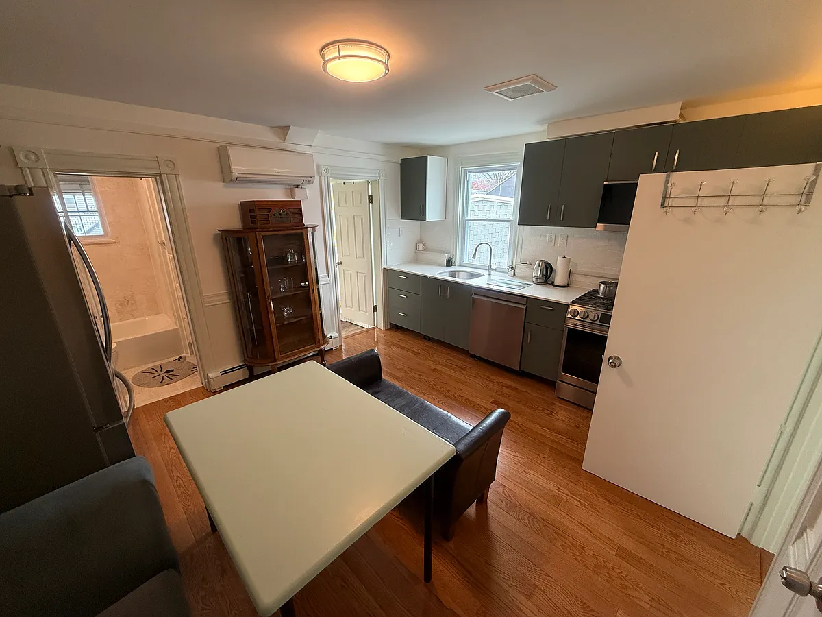 Building Photo - 10 Fulkerson St #1
