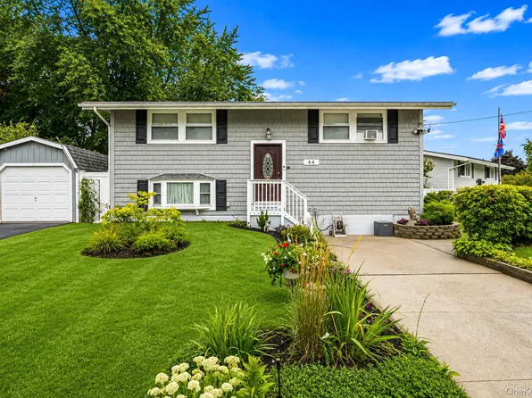 44 Buckskin Lane, Selden, NY 11784