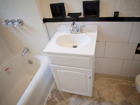 4th image of 490 S Highland Ave APT 410