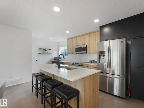 1061 Cy Becker Rd NW, Edmonton, AB T5Y 4A2