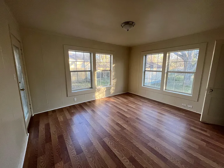 2022 E Polk St — Photo 9