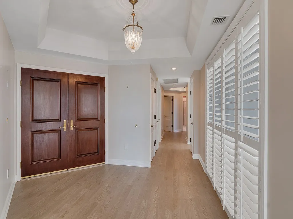 3 bed, 2760 sqft, $8,000 — Photo 3