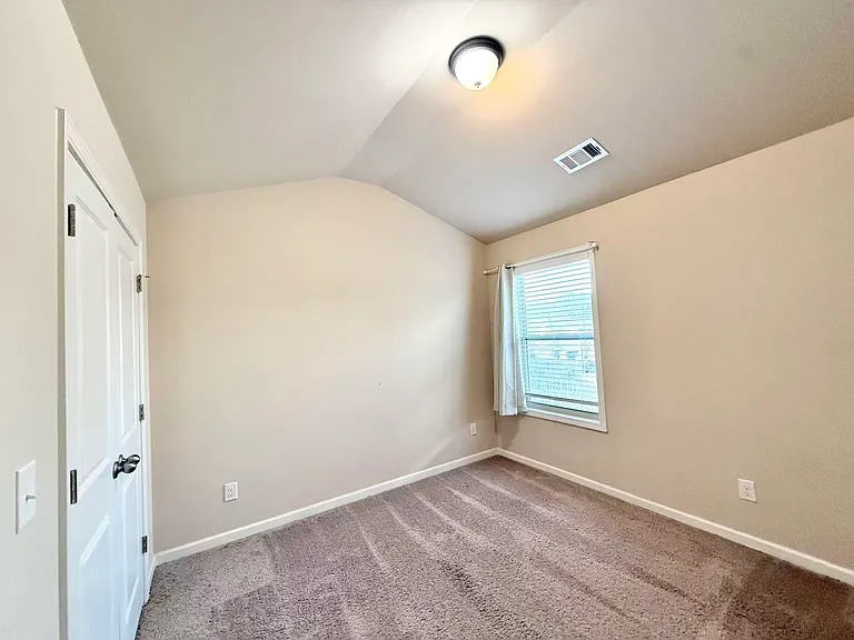 7075 Elmwood Ridge Ct — Photo 16