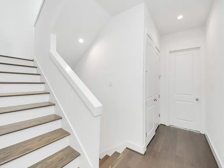 5823 Dolores St — Photo 22